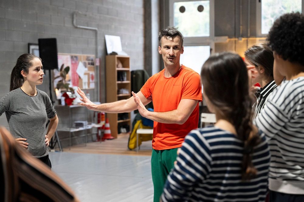 Contact improvisation e contemporaneo con Meneghini